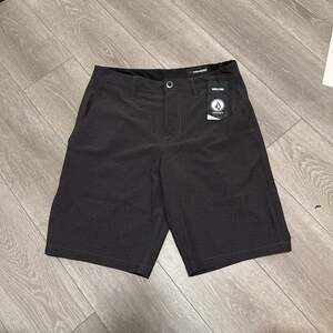 Volcom  Static Hybrid Surf & Turf 4-Way Stretch Solid Color Men's Shorts NWT